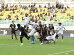2025-11-20-Skuad-PSM-Makassar-saat-menyambut-bola-melawan-Dewa-United.jpg