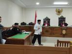 20250910-Ambo-Ala-saat-menjalani-sidang-vonis-uang-palsu.jpg