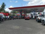 20250919-Potret-antrian-kendaraan-yang-antri-di-salah-satu-SPBU-di-Bone.jpg