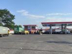20250923-Antrean-kendaraan-mengisi-BBM-di-SPBU-Jl-Perintis-Kemerdekaan.jpg