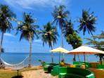 Sensasi Keindahan Pantai Togeo Bone, Hamparan Laut Biru hingga Spot Foto Estetik