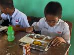 20251002_TERIMA-KASIH-PRABOWO_siswa-smpn-10-palopo-berterima-kasih-kepada-Prabowo.jpg