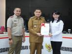 20251014-sertifikat-tanah-pemkot-diterima-Wali-kota-Makassar.jpg