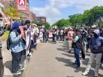 20251104-Koalisi-Advokasi-Jurnalis-KAJ-Sulsel-unjuk-rasa-di-depan-AAS-Building-2.jpg