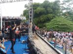7-tiba-tiba-loncat-dari-atas_20170305_190721.jpg