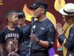 Akil-warga-Tidung-mendapat-Sepeda-dari-Pj-Gubernur-Zudan-di-Jalan-Sehat-HUT-Sulsel.jpg