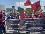 Aksi-Demo-Aliansi-Buruh-menolak-kenaikan-UMP-Sulsel-hanya-145-persen.jpg