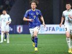 Aksi-Keito-Nakamura-saat-membela-Timnas-Jepang.jpg