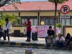 Aliansi-Perlawanan-Masyarakat-Alarm-unjuk-rasa-di-Mapolres-Palopo.jpg