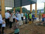 Andi-Amran-Sulaiman-memantau-pemotongan-hewan-kurban-5465.jpg