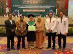 Andi-Azizah-Nur-Fadhilah-Salim-bersama-pimpinan-Fakultas-Kedokteran-UMI.jpg