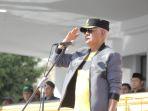 Andi-Kaswadi-Razak-memberi-hormat-dalam-penutupan-Porseni-PGRI-Sulsel-2023.jpg