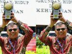 Andi-Muchtar-Ali-Yusuf-mengangkat-Piala-Adipura.jpg