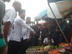 Andi-Sudirman-Sulaiman-turun-menyapa-pedagang-di-Pasar-Terong.jpg