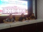 Andi-Usama-Harun-bersama-Kasi-Pidana-Umum-Kasi-Pidum-Deni-saat-melakukan-Press-release.jpg