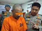 Andrian-Basri-penipu-tiket-Pelni-palsu-saat-diinterogasi-Kapolres-Pelabuhan-Makassar.jpg
