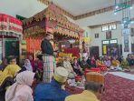 Anies-Baswedan-memakai-pakaian-adat-dalam-kunjungannya-ke-Luwu-213.jpg