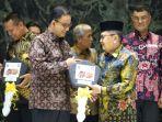 Anies-Baswedan-saat-memberikan-hibah-berupa-mobil-05102022.jpg