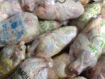 Ayam-Broiler-Beku-di-salah-satu-lapak-pedagang-pasar-Mardika-Kota-Ambon.jpg