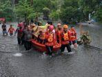 BPBD-Makassar-evakuasi-warga-terdampak-banjir-du.jpg