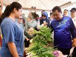 Bahtiar-Baharuddin-kala-meninjau-gerakan-pangan-murah-di-Kab-Bone-231.jpg