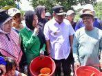 Bahtiar-bersama-petani-di-Desa-Buae-Kecamatan-Watang-Pulu-232342.jpg