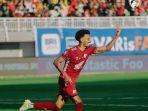 Bek-PSM-Makassar-Aloisio-Soares-selebrasi-usai-bobol-gawang-Semen-Padang-454.jpg