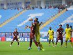 Bek-PSM-Makassar-Yuran-Fernandes-dikawal-pemain-Barito-Putera-guuu.jpg
