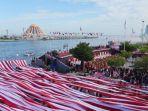 Bendera-Merah-Putih-di-Anjungan-Pantai-Losari-M241.jpg