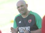 makassar/Bernardo-Tavares-marah-karena-laga-timnya-melawan-Madura-United.jpg