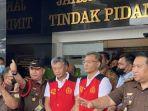 Brigjen-Hendra-Kurniawan-mengenakan-rompi-tahanan-nomor-42.jpg