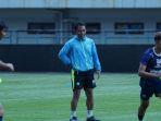 Budiman-memimpin-latihan-Persib-Bandung.jpg