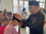 Bupati-Luwu-Timur-Budiman-menyerahkan-santunan-anak-yatim-lintas-agama.jpg