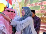 Bupati-Luwu-Utara-Indah-Putri-Indriani-menghadiri-wisuda-santri-Pondok-Pesantren-Asadiyah.jpg