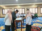 Bupati-Maros-Serahkan-DPA-Dinkes-Disdikbud-dan-Dinas-PUTRPP-Dapat-Anggaran-Paling-Besar.jpg