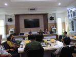 Bupati-Pinrang-Andi-Irwan-Hamid-menyampaikan-pengarahan-kepada-para-camat-se-Kabupaten-Pinrang.jpg