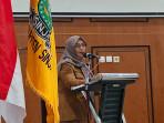 Bupati-Sinjai-Ratnawati-Arif-saat-memberikan-sambutan-sosialisasi.jpg