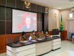 Bupati-Wajo-Amran-Mahmud-saat-memaparkan-secara-virtual-di-hadapan-para-asesor.jpg