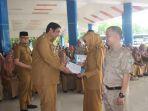 Chaidir-Syam-menyerakanSurat-KeputusanSK-12.jpg