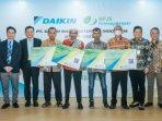 DAIKIN-Salurkan-Bantuan-Perlindungan-bagi-12401-Pekerja-Rentan.jpg