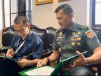 Dahlan-Dahi-di-ruang-kerja-Kepala-Staf-TNI-AD.jpg