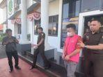 Direktur-PT-Pinrang-Sejahtera-saat-ditetapkan-tersangka-kasus-korupsi.jpg