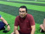 Direktur-Utama-PSM-Makassar-Sadikin-Aksa-di-Lapangan-Mini-Soccer.jpg