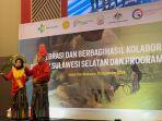 Dirigen-memakai-Passapu-memandu-menyanyikan-Lagu-Kebangsaan-Indonesia-Raya.jpg