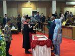 Dua-pimpinan-DPRD-Kabupaten-Maros-periode-2024-2029-resmi-dilantik-Kamis-24102024.jpg