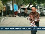 Dzulfikar-Ahmad-Tawalla-berjalan-melambaikan-tangan-32342.jpg