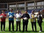 Erick-Thohir-memonitor-langsung-pengerjaan-Stadion-Manahan-35263.jpg