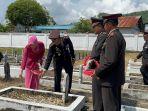 Forkopimda-Palopo-lakukan-ziarah-dan-tabur-bunga-di-makam.jpg