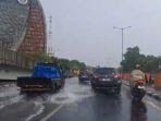 Genangan-akibat-hujan-di-depan-Kampus-12222.jpg