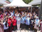 Husniah-Talenrang-memaparkan-visi-dan-misinya-di-depan-ratusan-warga.jpg